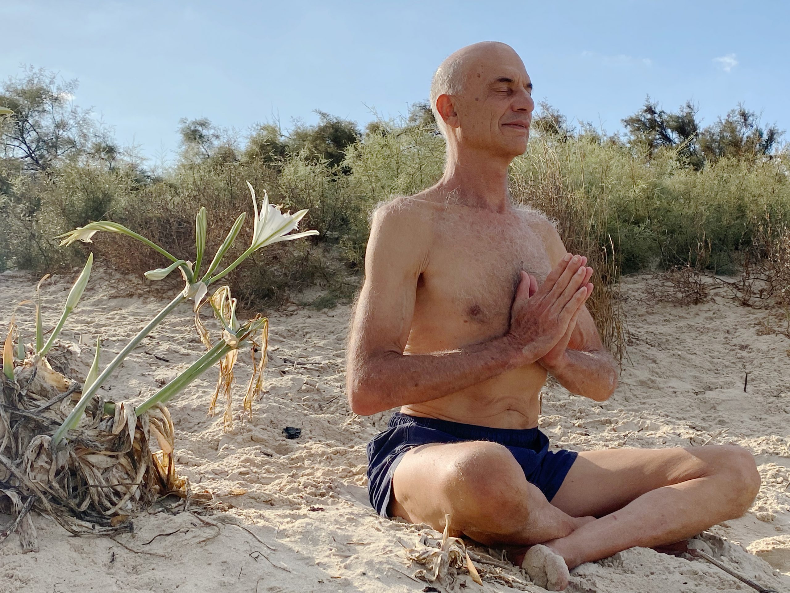 Immersion in Nature – Outdoors Yoga Using Natural Props